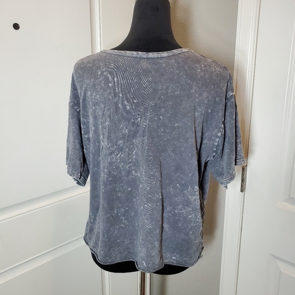 Caution to the Wind Distressed Gray Acid Wash Short Sleeve T-Shirt Size Medium - Picture 12 of 16